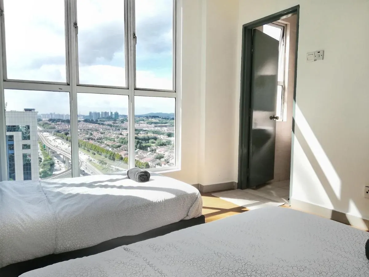 Subang City Residence, Spacious Home With Balcony, Walking Distance To Summit, 5Min To Sunway Subang Jaya Apartment