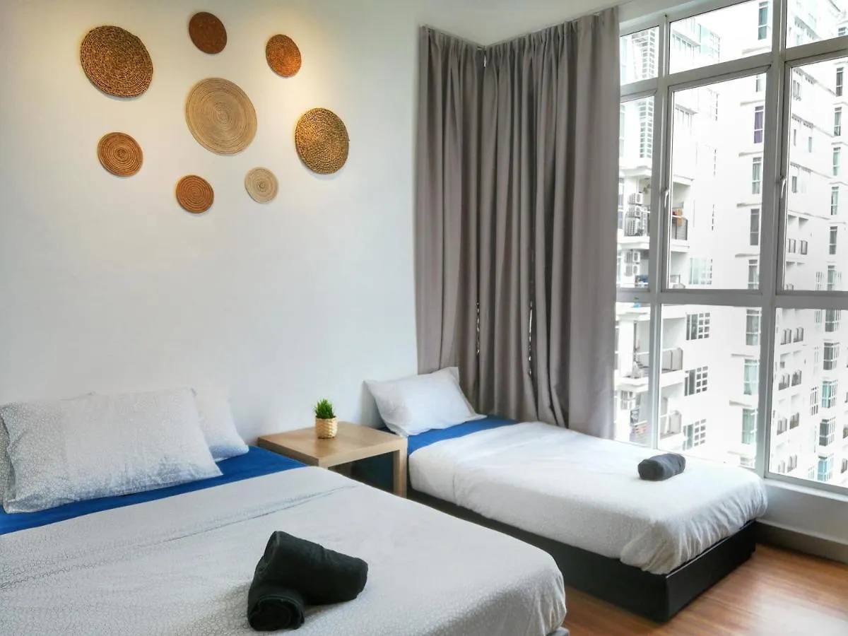 Subang City Residence, Spacious Home With Balcony, Walking Distance To Summit, 5Min To Sunway Subang Jaya Apartment