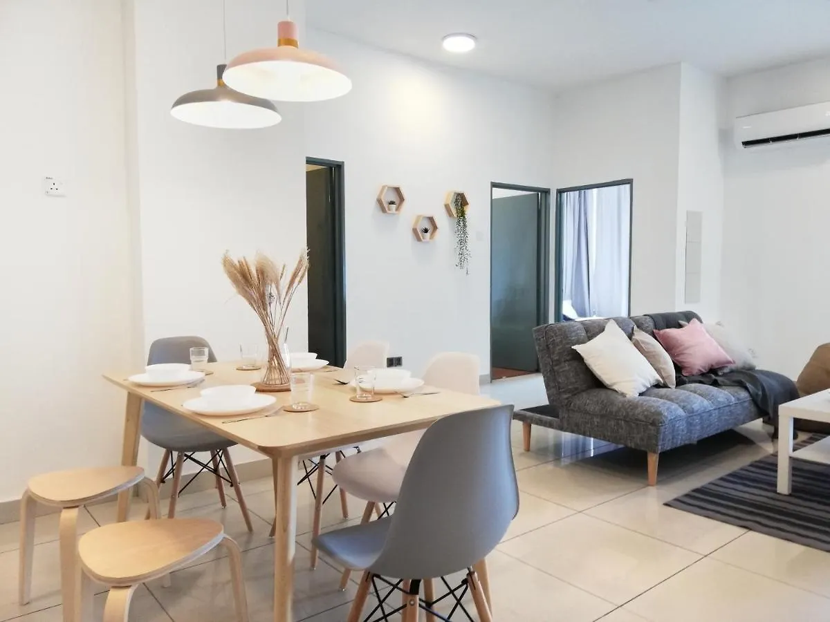 Subang City Residence, Spacious Home With Balcony, Walking Distance To Summit, 5Min To Sunway 수방자야 0*,